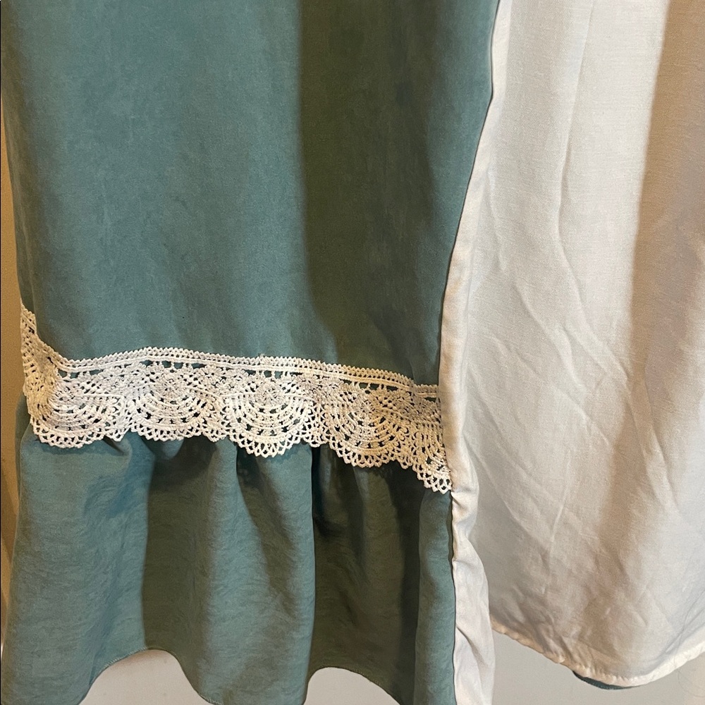 Victorian dress - Picture 5 of 11